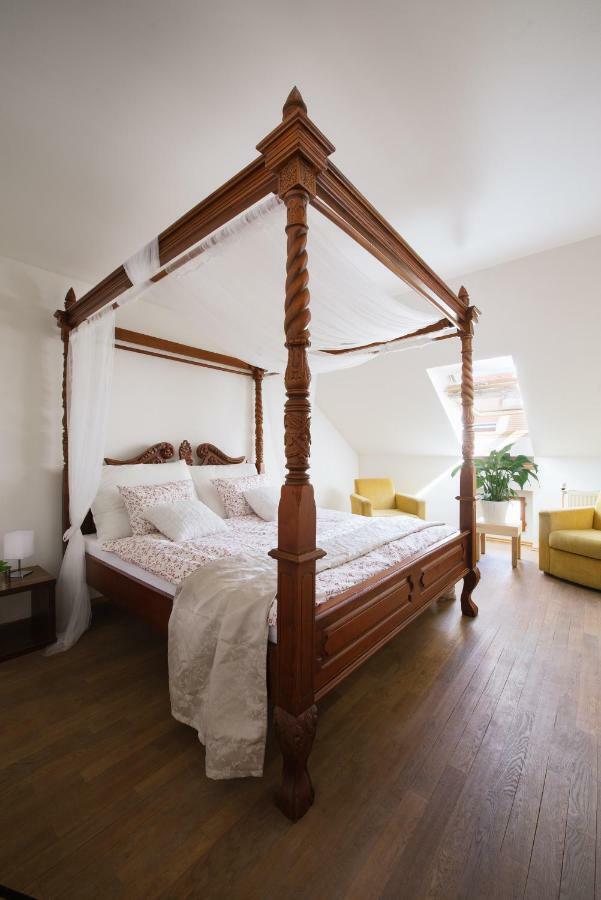 Apartment Golden Buddha *