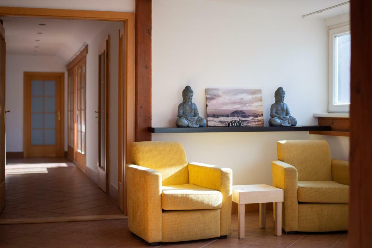 Golden Buddha Apartment *